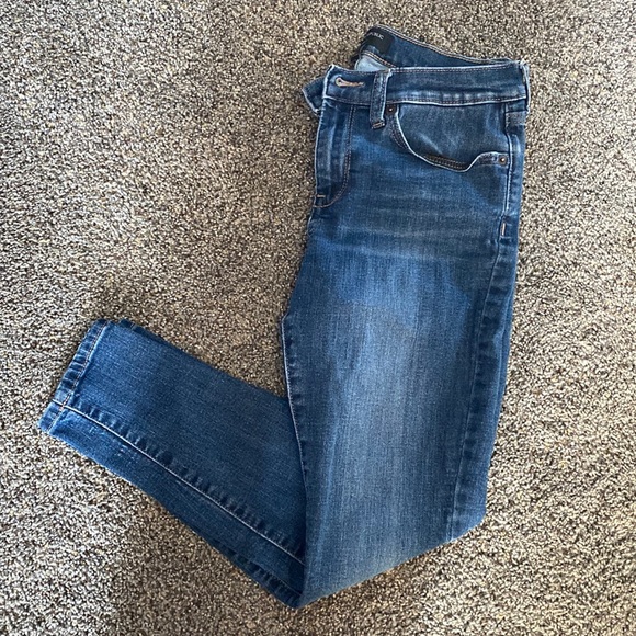 Banana Republic Denim - Banana Republic Petite Dark Skinny Jean. Size 28/6